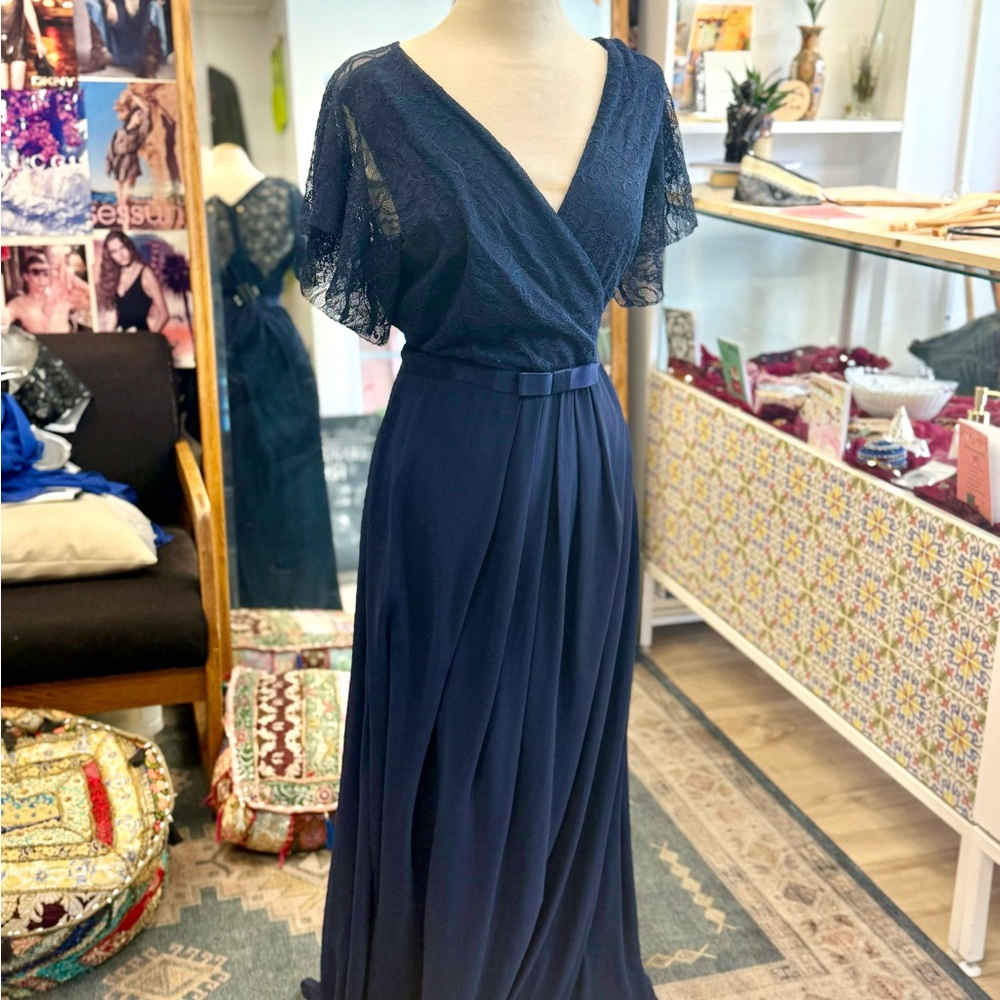 Elegant Navy Lace Evening Dress